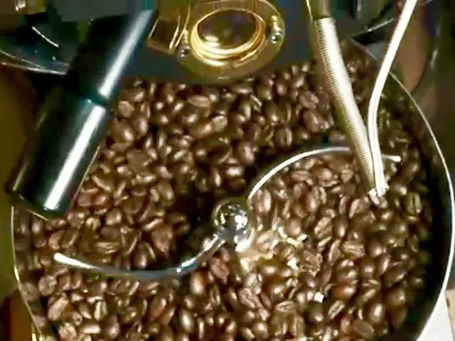 自分好みの焙煎加減に仕上げた、焼き立ての珈琲。