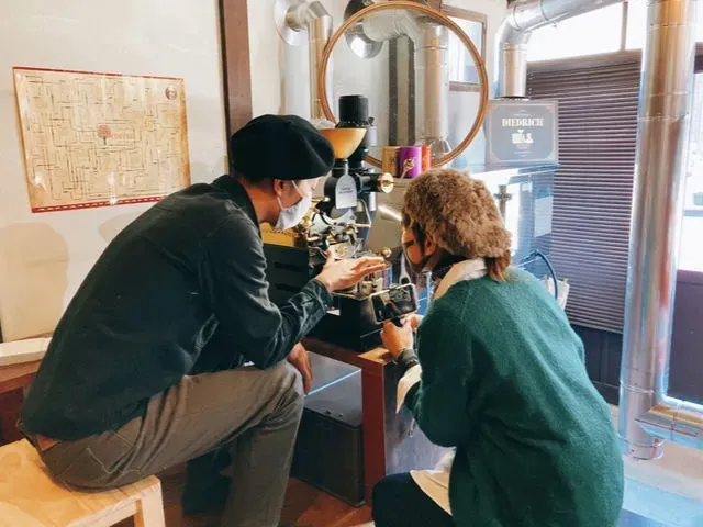 お友達様やご家族様と、楽しく焙煎体験。